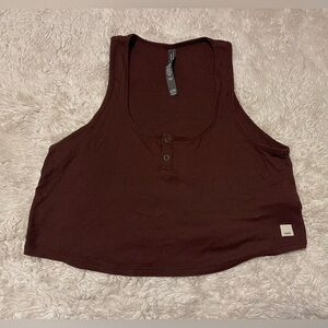 VUORI Cove Crop Tank Women's Large Ribbed Scoop Neck Snap Button Chestnut